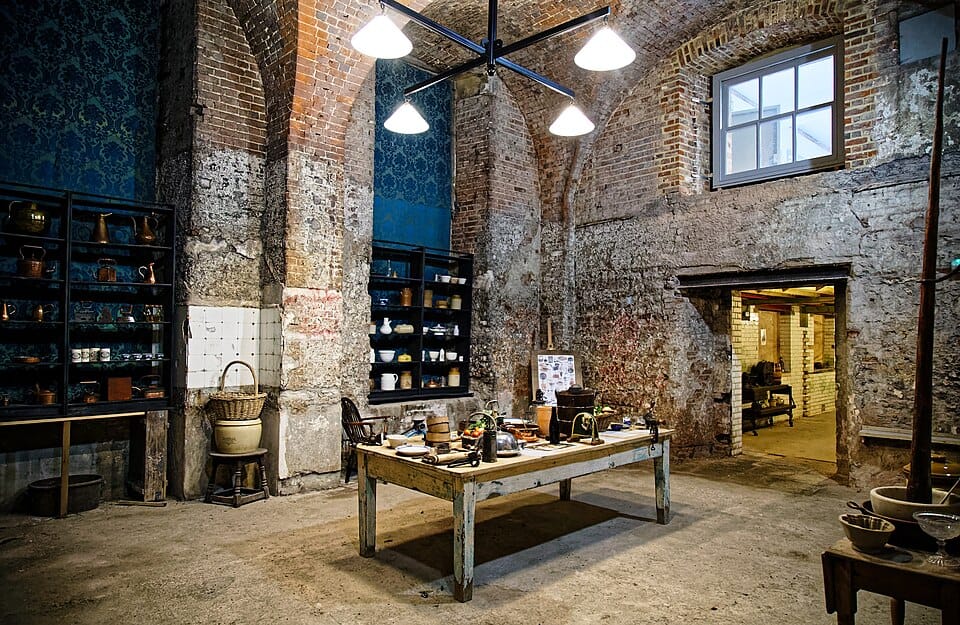 Кухонный фартук: плитка, стекло, МДФ или камень