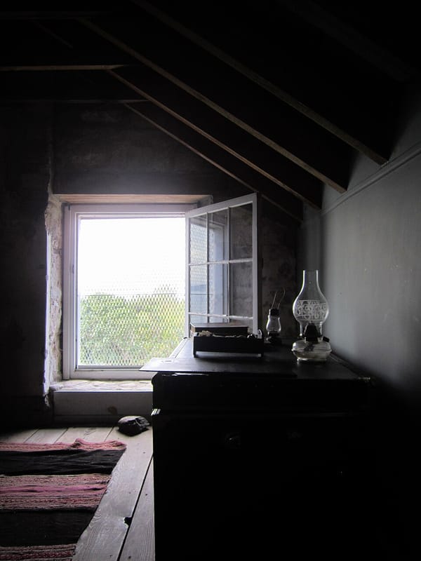 Детская комната для двоих: зонирование и мебель