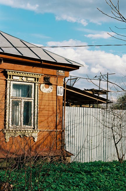 Забор для дачи: профнастил, штакетник или сетка